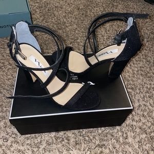 Nina Black Heels NWOT